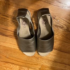 Sandals (not sure of brand). Size 7.
